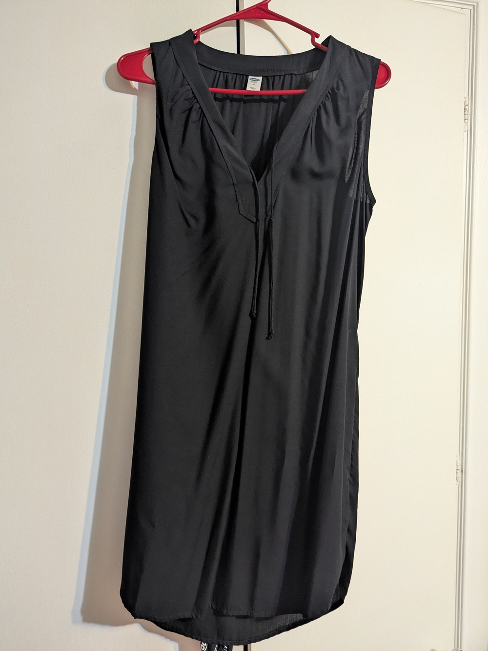 Old Navy Black Sleeveless Tie-Neck Chemise